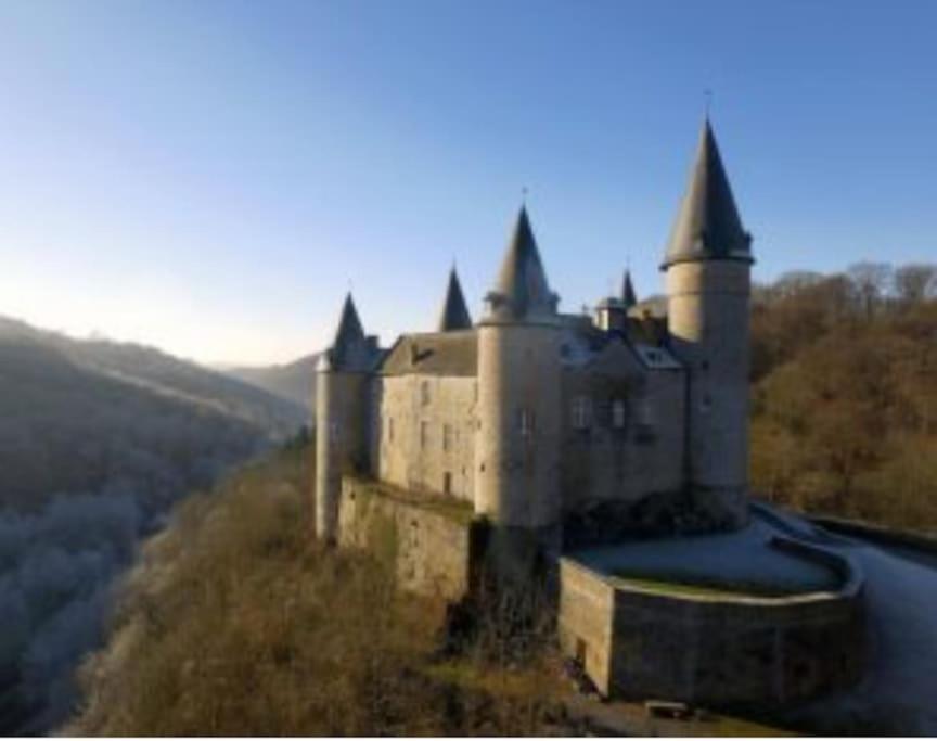 Laissez-vous Enchanter Par La Vallee De La Meuse Casa de Férias *